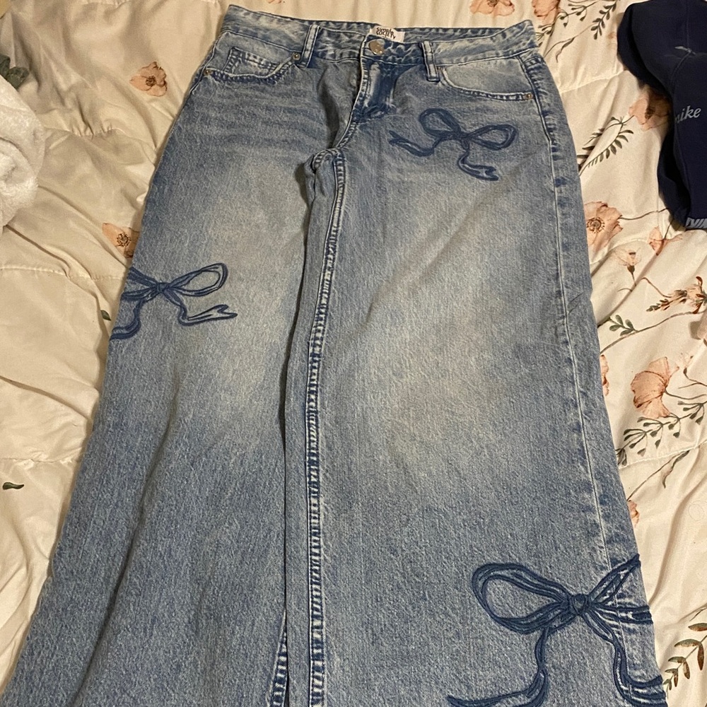 Elegant Blue Straight Leg Jeans with Bow Details